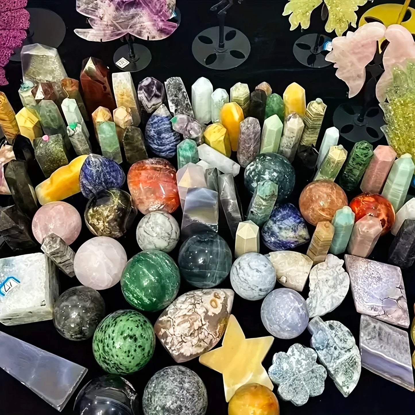Open your own unique crystals! 1lb-3lb Crystal Gift Box-Mixed Raw Stone, Tower, Sphere, Carving , Bracelet Ring, Home Decoration