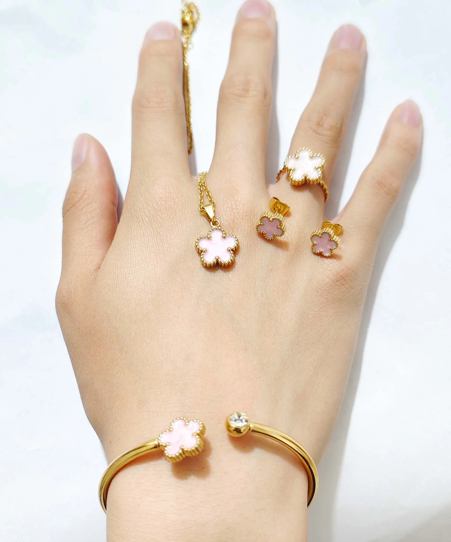 Stainless steel clover jewelry set women's fashion simple glaze drop clover necklace Joker earrings set of 4.